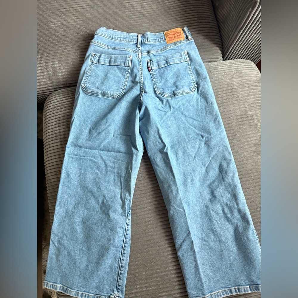 Levi's women’s  Straight Jeans in Light Blue - Picture 2 of 3
